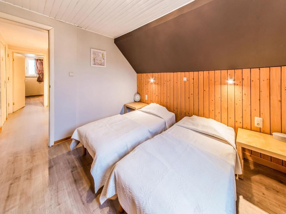 Modern Holiday Home In Lavacherie Sainte-Ode Bagian luar foto