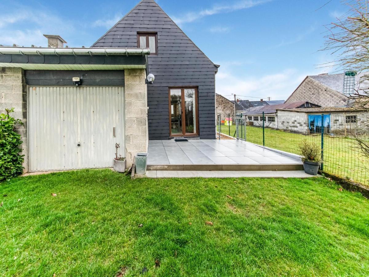 Modern Holiday Home In Lavacherie Sainte-Ode Bagian luar foto