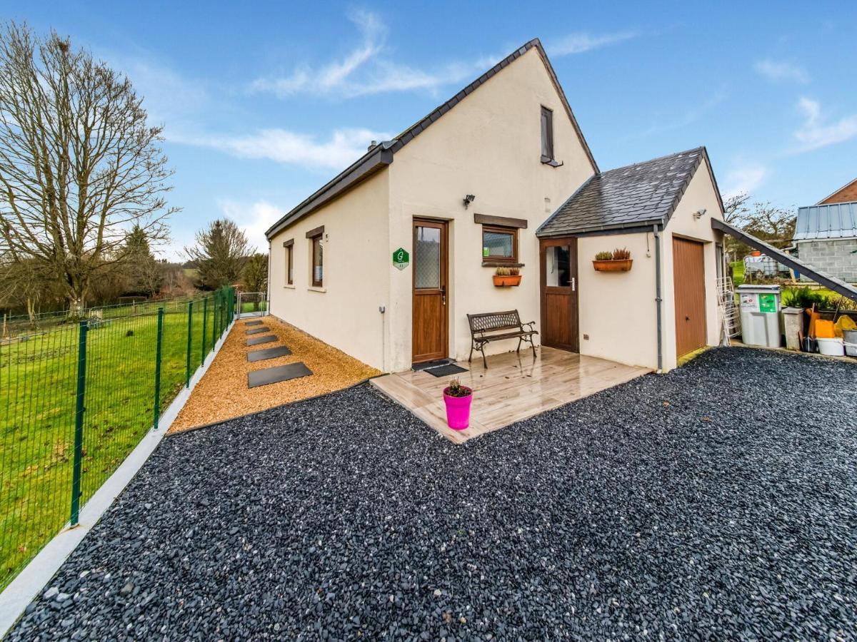 Modern Holiday Home In Lavacherie Sainte-Ode Bagian luar foto