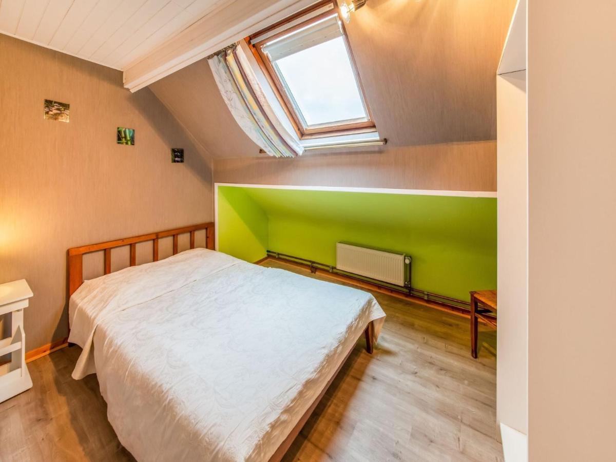 Modern Holiday Home In Lavacherie Sainte-Ode Bagian luar foto