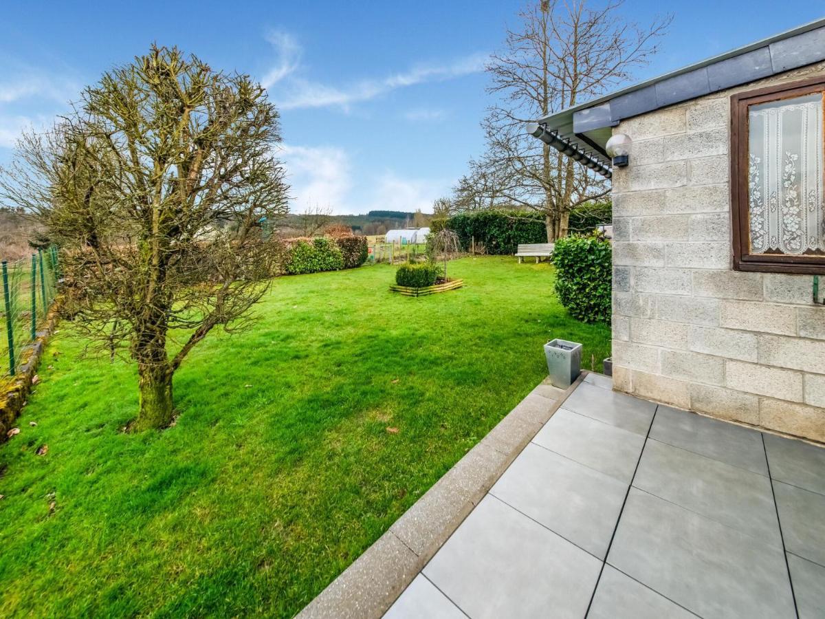 Modern Holiday Home In Lavacherie Sainte-Ode Bagian luar foto
