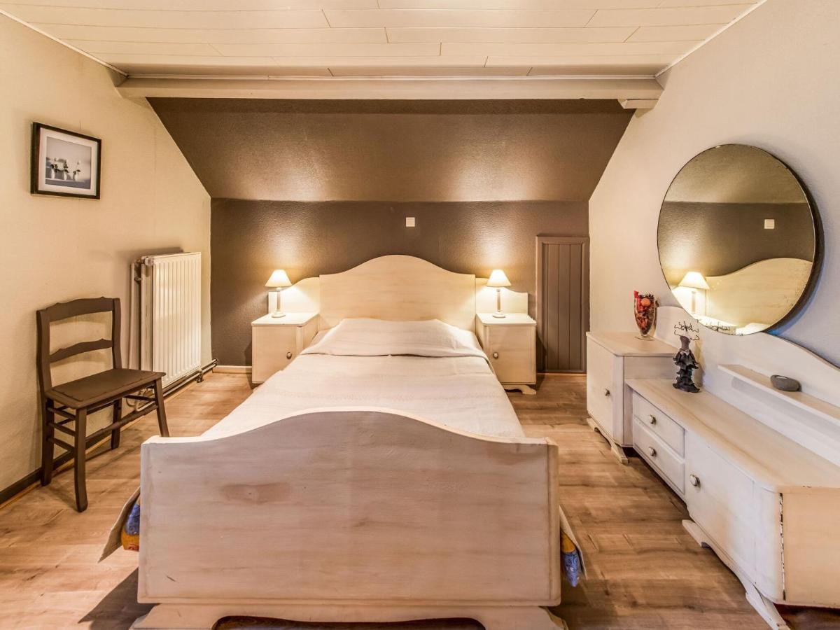 Modern Holiday Home In Lavacherie Sainte-Ode Bagian luar foto
