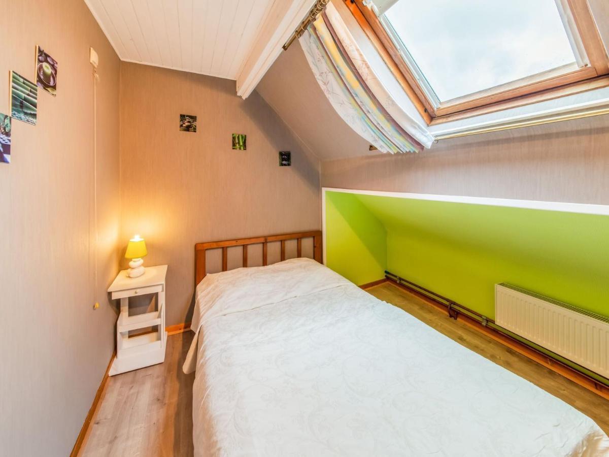 Modern Holiday Home In Lavacherie Sainte-Ode Bagian luar foto